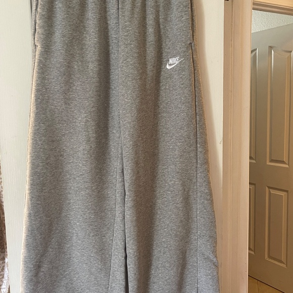 Nike Club Fleece Sweatpants - Picture 1 of 5